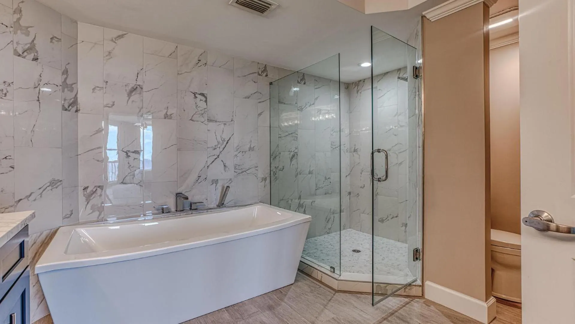 St Maarten 1207 A Completely Remodeled Beach Front Condo At Silver Shells 12Th Floor Sleeps 8 Destin