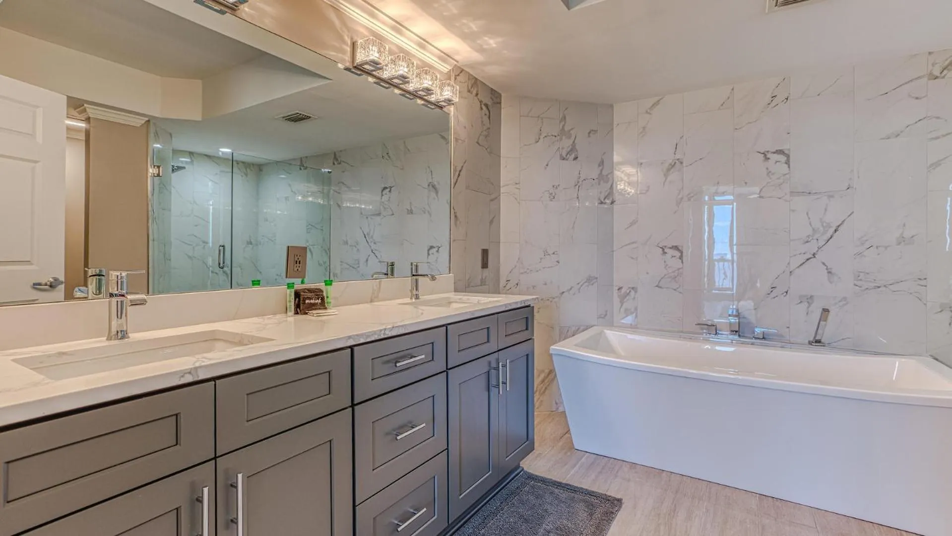 Holiday home St Maarten 1207 A Completely Remodeled Beach Front Condo At Silver Shells 12Th Floor Sleeps 8 Destin United States