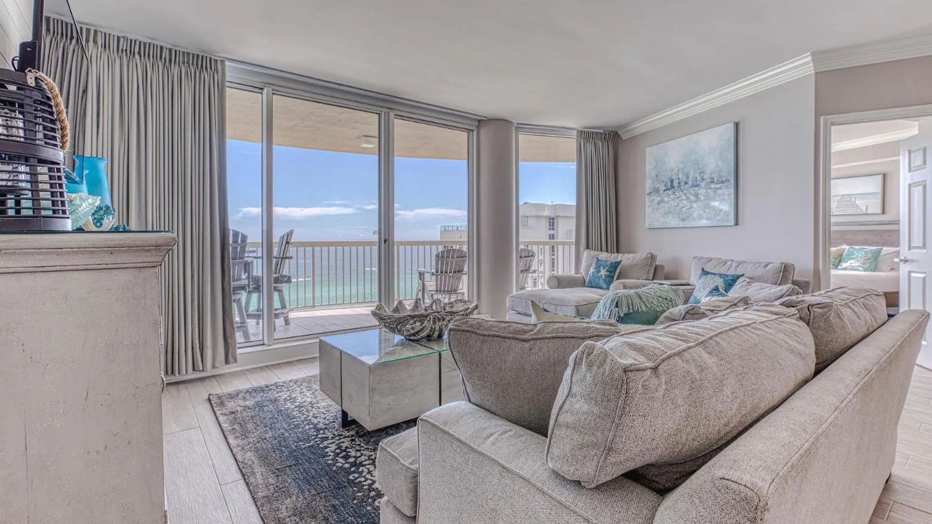 St Maarten 1207 A Completely Remodeled Beach Front Condo At Silver Shells 12Th Floor Sleeps 8 Destin 0*,  United States
