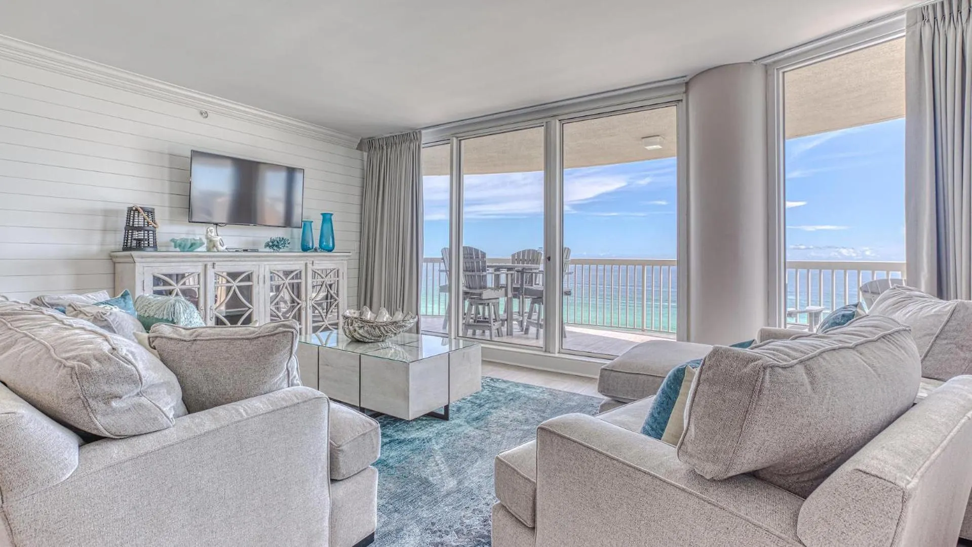 St Maarten 1207 A Completely Remodeled Beach Front Condo At Silver Shells 12Th Floor Sleeps 8 Destin Holiday home